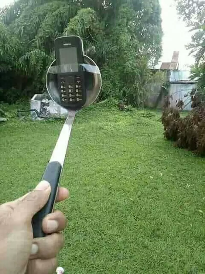 pose orang selfie © 2021 berbagai sumber