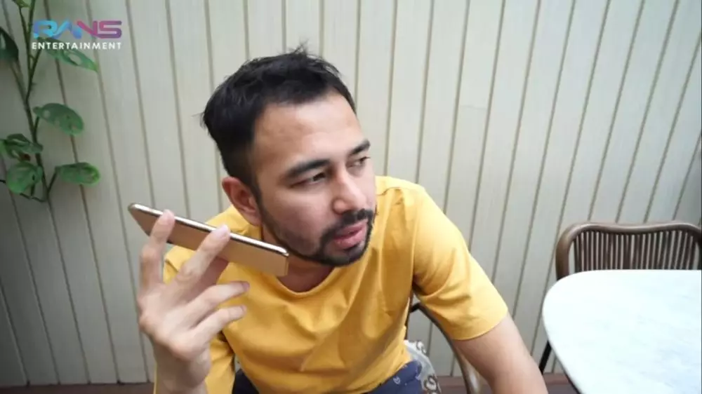 Momen Raffi Ahmad beri hadiah untuk Nagita Slavina © 2021 brilio.net