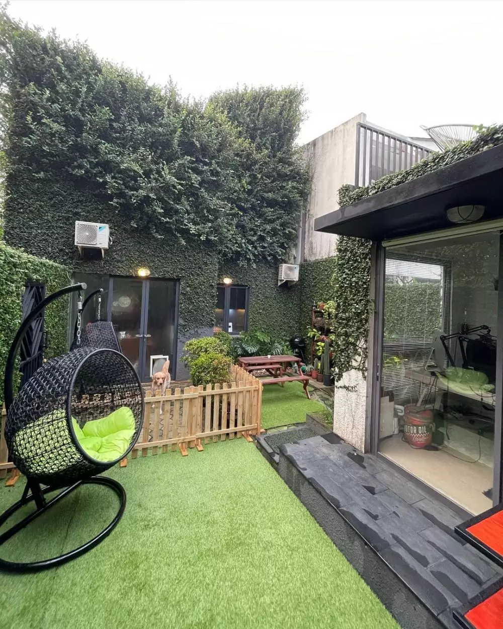 halaman rumah Joko Anwar © Instagram