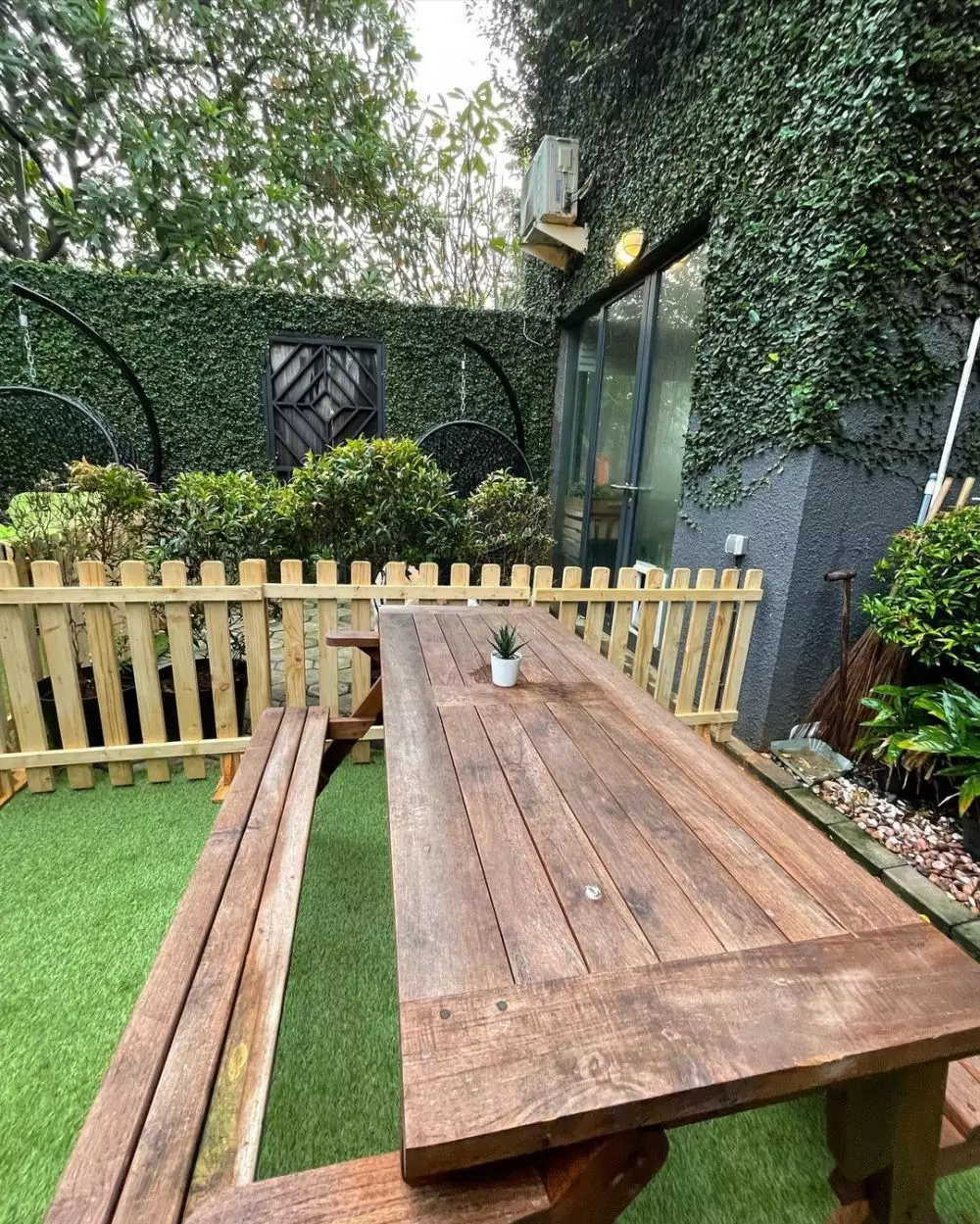 halaman rumah Joko Anwar © Instagram