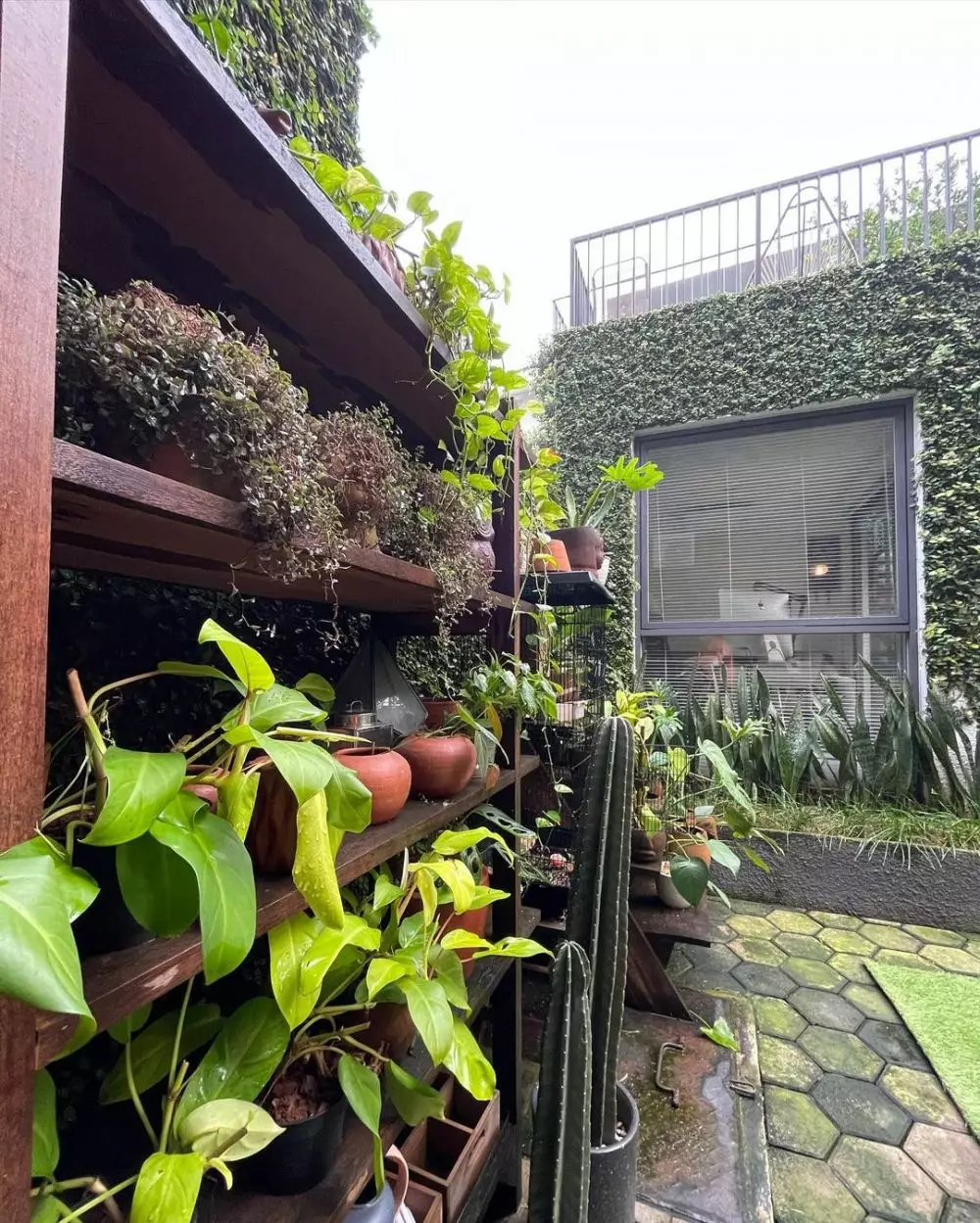 halaman rumah Joko Anwar © Instagram