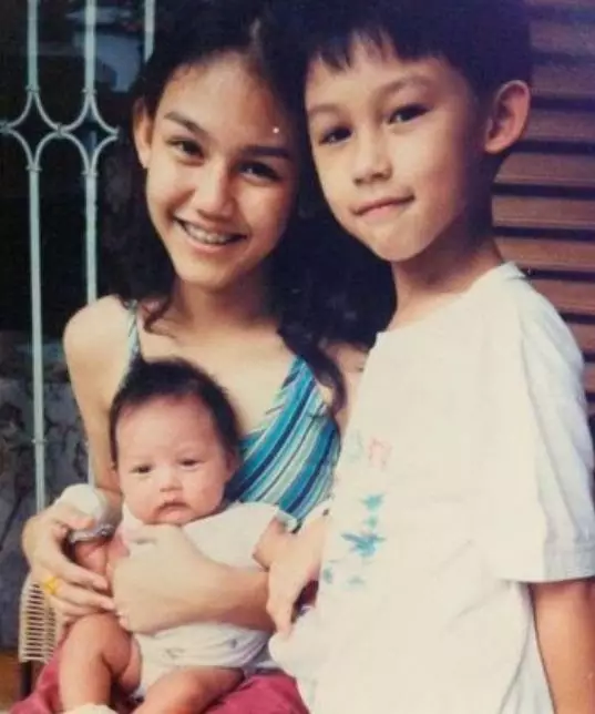 Potret masa kecil Vanesha Prescilla dan Sissy Priscillia © 2021 brilio.net