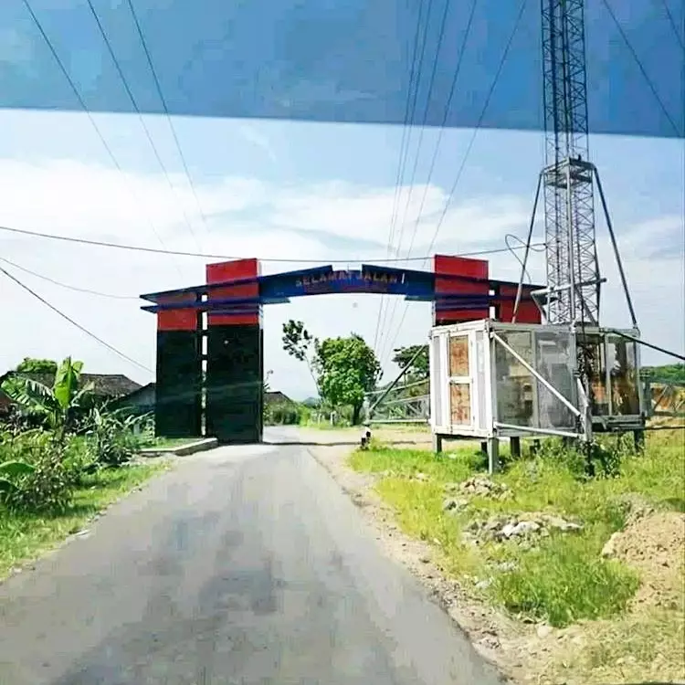 bangunan lucu di pinggir jalan © 2021 instagram.com