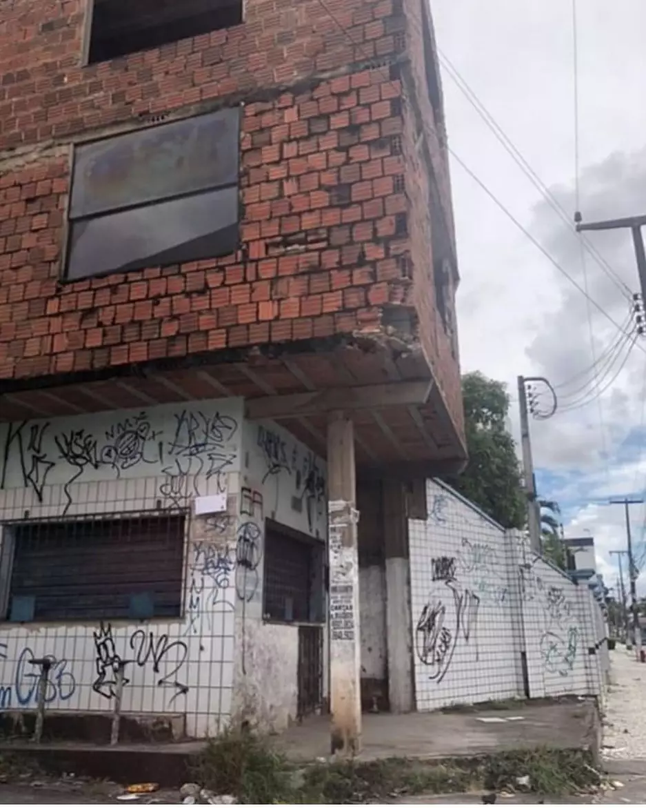 bangunan lucu di pinggir jalan © 2021 instagram.com