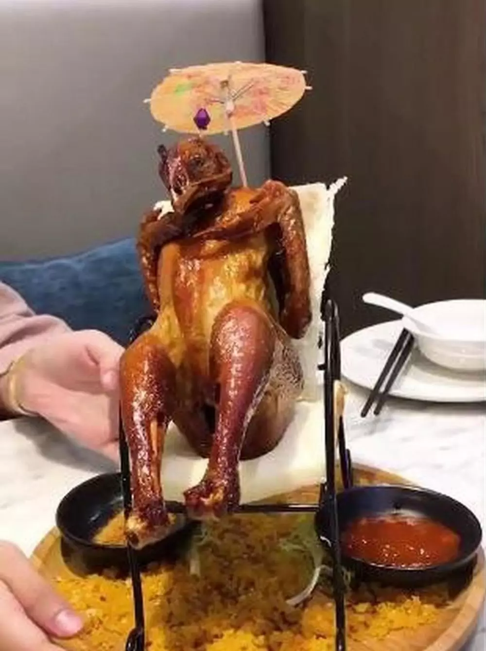 penyajian ayam goreng © 2021 berbagai sumber