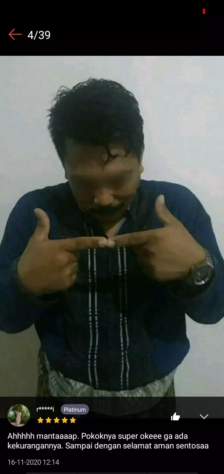 Foto review beli baju di toko online © Twitter