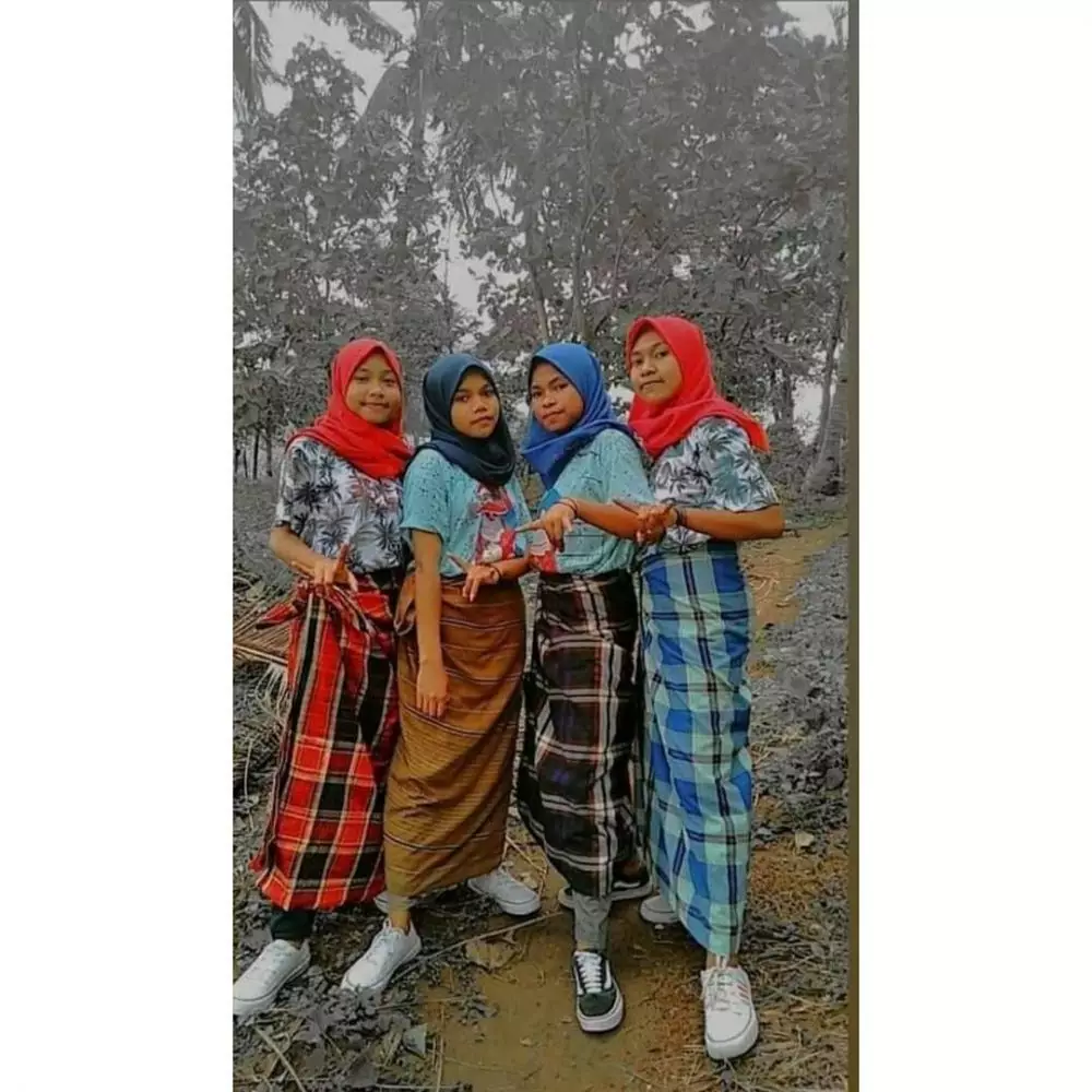 cara orang pakai baju © 2021 berbagai sumber