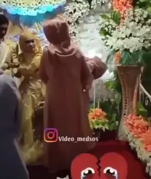 Hadiri resepsi nikahan © Instagram/@video_medsos Hadiri resepsi nikahan © Instagram/@video_medsos