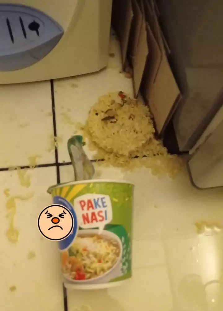 Momen apes habis beli makanan © berbagai sumber