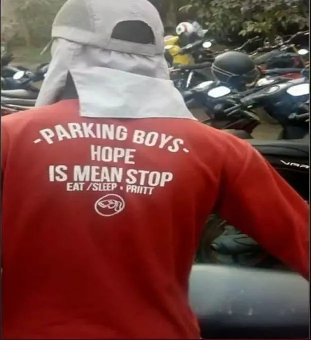 tulisan bahasa inggris kaus © 2021 instagram.com