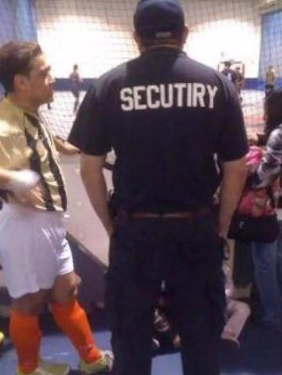 tulisan bahasa inggris kaus © 2021 instagram.com