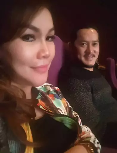 Momen kenangan Alino Octavian bareng keluarga dari berbagai sumber Momen kenangan Alino Octavian bareng keluarga dari berbagai sumber