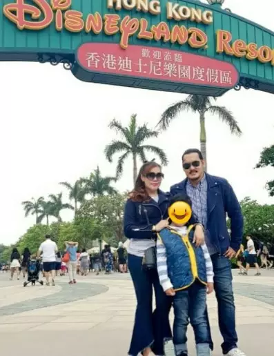 Momen kenangan Alino Octavian bareng keluarga dari berbagai sumber Momen kenangan Alino Octavian bareng keluarga dari berbagai sumber