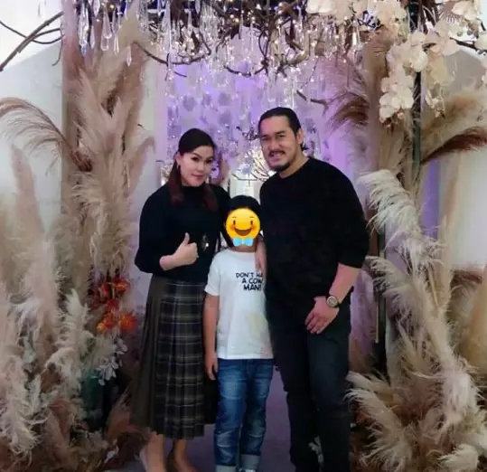 Momen kenangan Alino Octavian bareng keluarga dari berbagai sumber Momen kenangan Alino Octavian bareng keluarga dari berbagai sumber