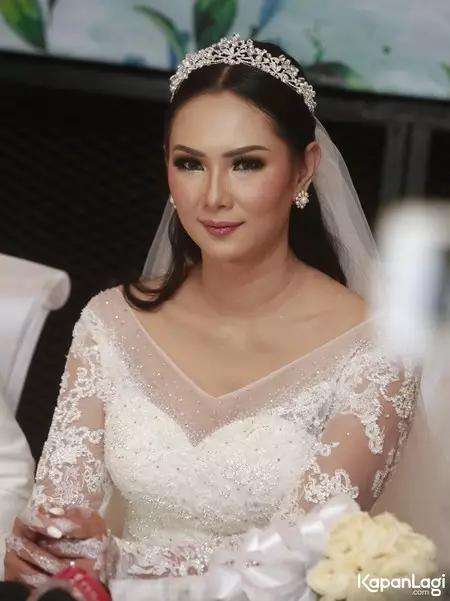 Kalina bermakeup tebal © 2021 brilio.net Kalina bermakeup tebal © 2021 brilio.net