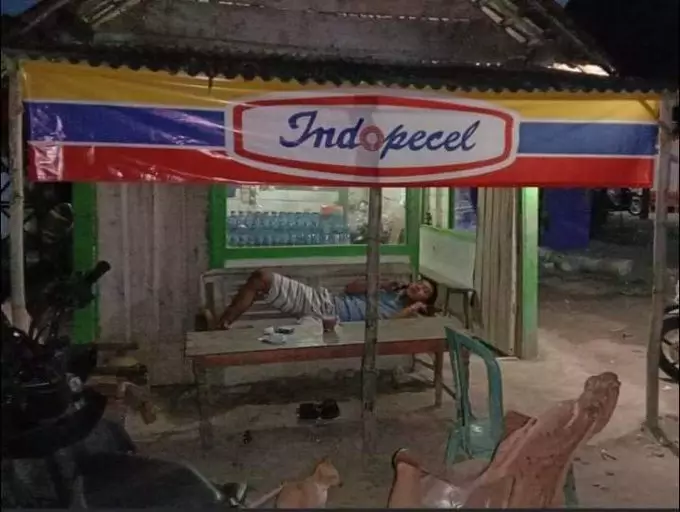 pelesetan lucu di spanduk warung makan © 2021 twitter.com pelesetan lucu di spanduk warung makan © 2021 twitter.com
