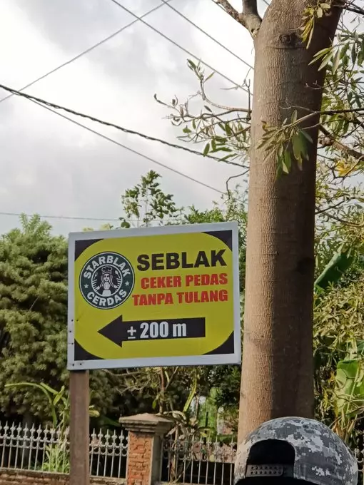 pelesetan lucu di spanduk warung makan © 2021 twitter.com pelesetan lucu di spanduk warung makan © 2021 twitter.com