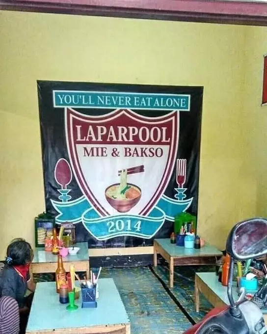 pelesetan lucu di spanduk warung makan © 2021 twitter.com pelesetan lucu di spanduk warung makan © 2021 twitter.com
