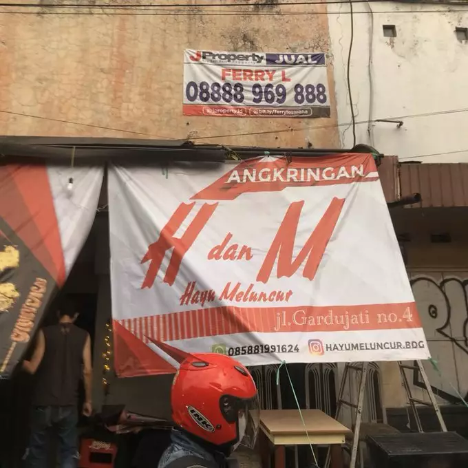 pelesetan lucu di spanduk warung makan © 2021 twitter.com pelesetan lucu di spanduk warung makan © 2021 twitter.com