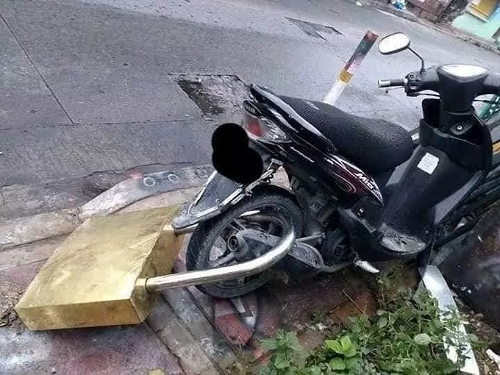 benda nyeleneh di sepeda motor © 2021 instagram.com benda nyeleneh di sepeda motor © 2021 instagram.com