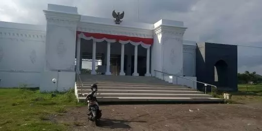 Kantor desa di Jember dibangun mirip Istana Negara Jakarta © Merdeka.com