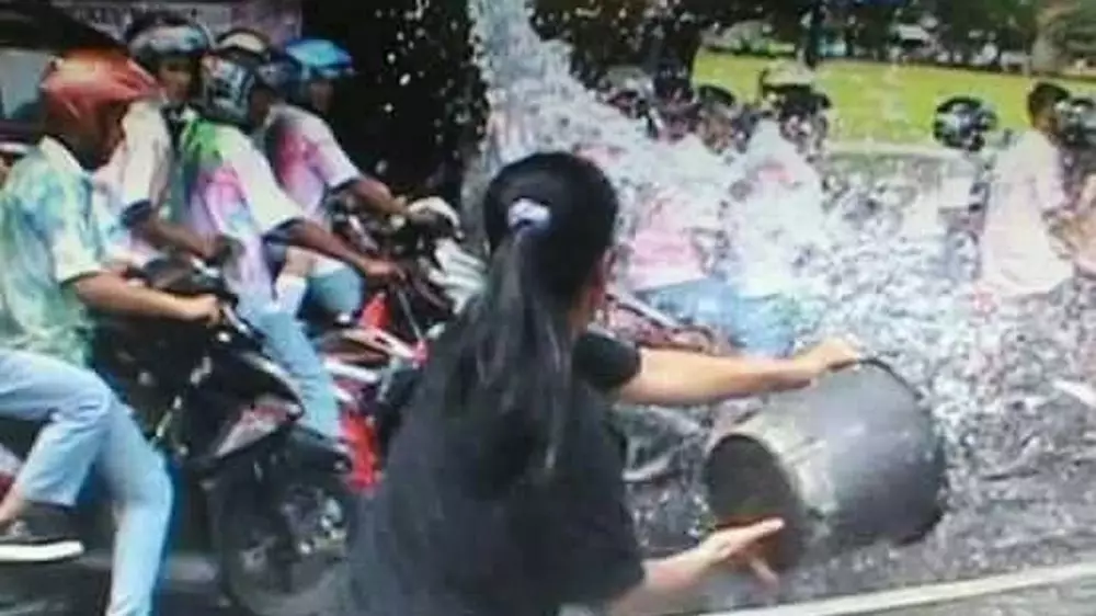 emak-emak lagi emosi © 2021 Instagram emak-emak lagi emosi © 2021 Instagram