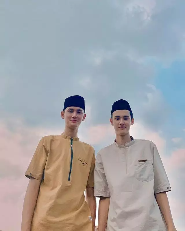 Potret pesinetron ganteng bareng saudara laki-lakinya dari berbagai sumber