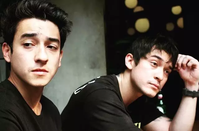 Potret pesinetron ganteng bareng saudara laki-lakinya dari berbagai sumber