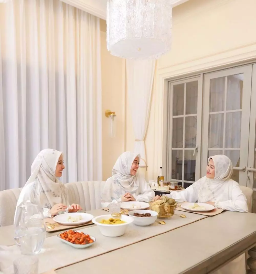  Laudya Cynthia Bella dan Lesty Kejora © 2021 brilio.net