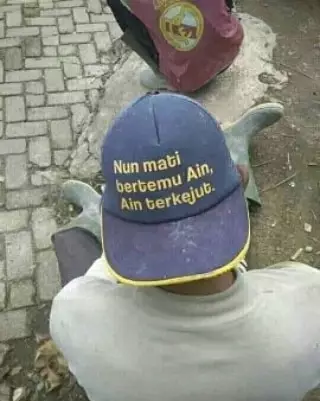 benda dipakai tukang bangunan nyeleneh © 2021 twitter.com