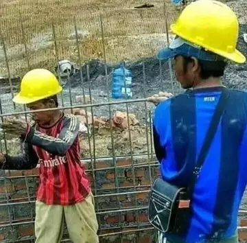 benda dipakai tukang bangunan nyeleneh © 2021 twitter.com