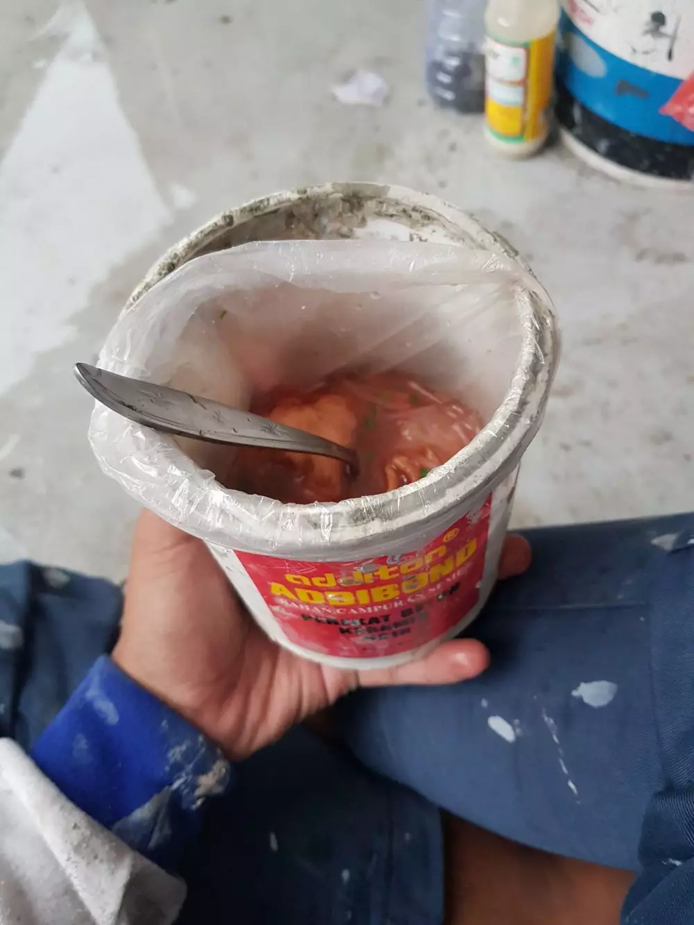 benda dipakai tukang bangunan nyeleneh © 2021 twitter.com