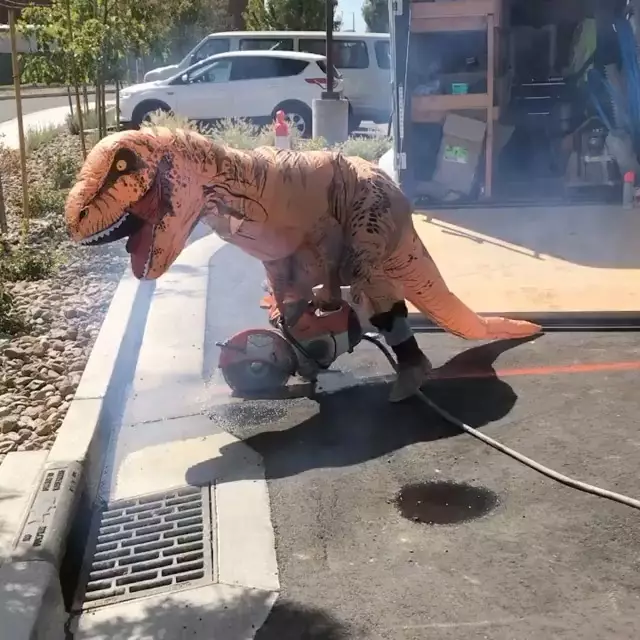 benda dipakai tukang bangunan nyeleneh © 2021 twitter.com