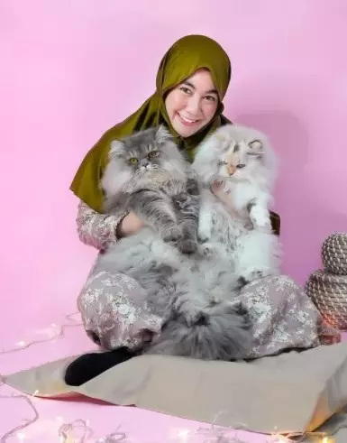 Mantan girlband yang kini sukses di dunia akting dari berbagai sumber