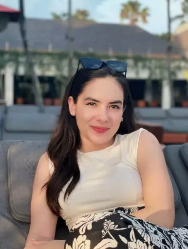 Mantan girlband yang kini sukses di dunia akting dari berbagai sumber