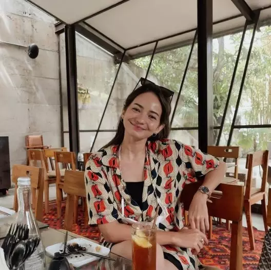 Mantan girlband yang kini sukses di dunia akting dari berbagai sumber