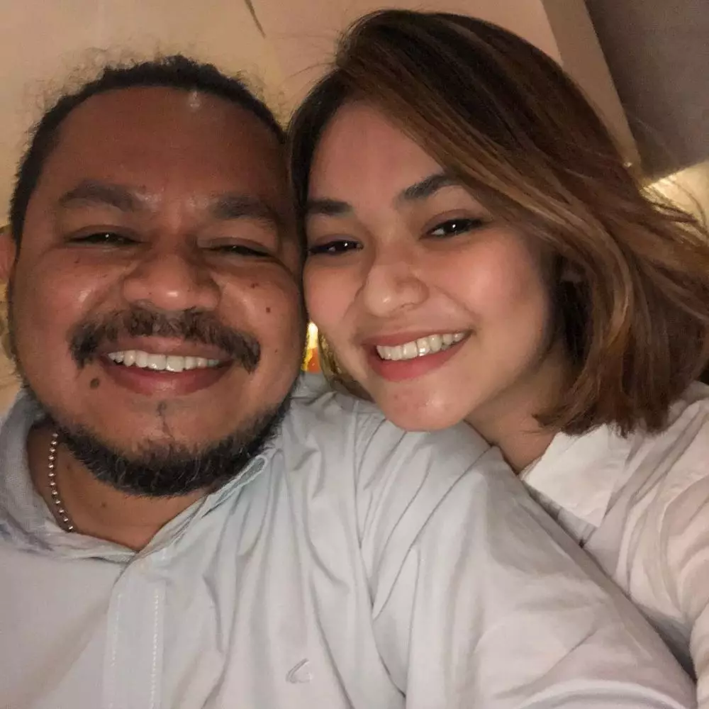 Momen kebersamaan Regina Poetiray bareng ayah © 2021 brilio.net