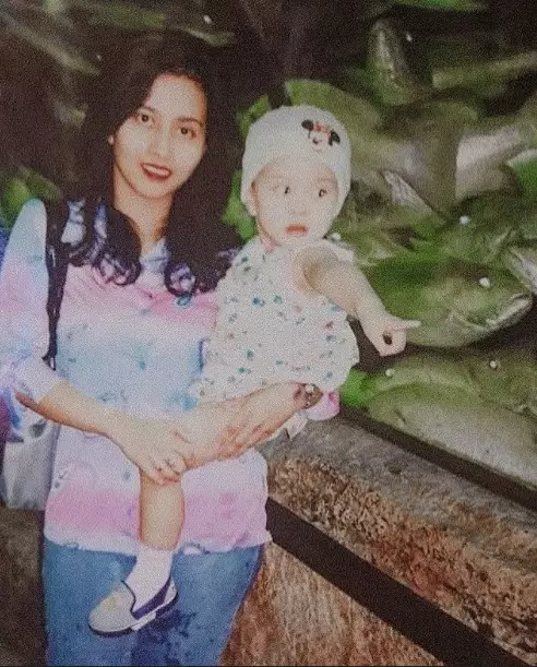 Potret masa kecil selebgram Tanah Air bareng ibunya dari berbagai sumber