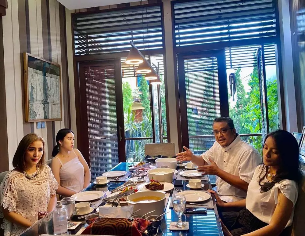 13 potret rumah Dede Yusuf © Instagram 13 potret rumah Dede Yusuf © Instagram