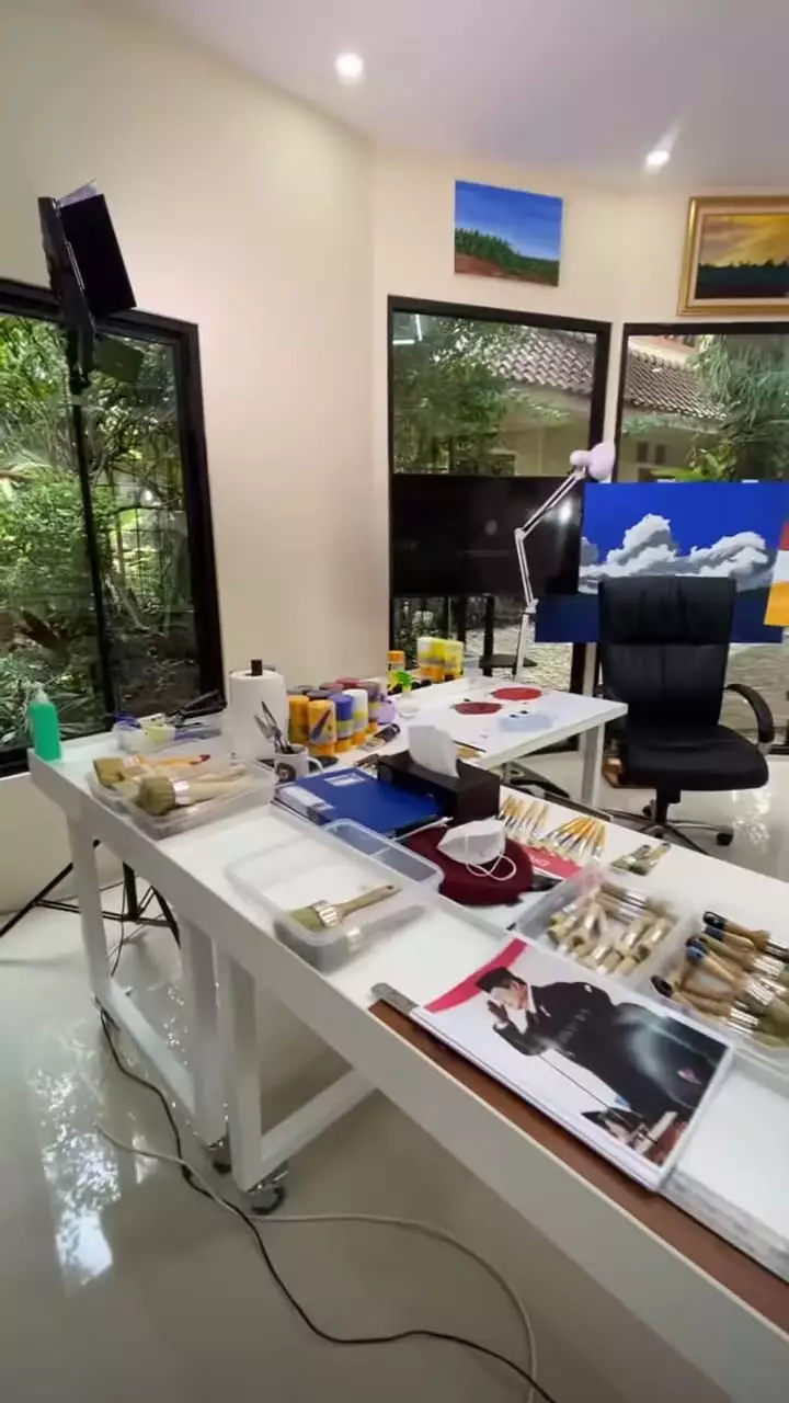 penampakan studio lukis sby © instagram