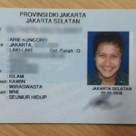 potret pas foto ktp seleb cowok © berbagai sumber