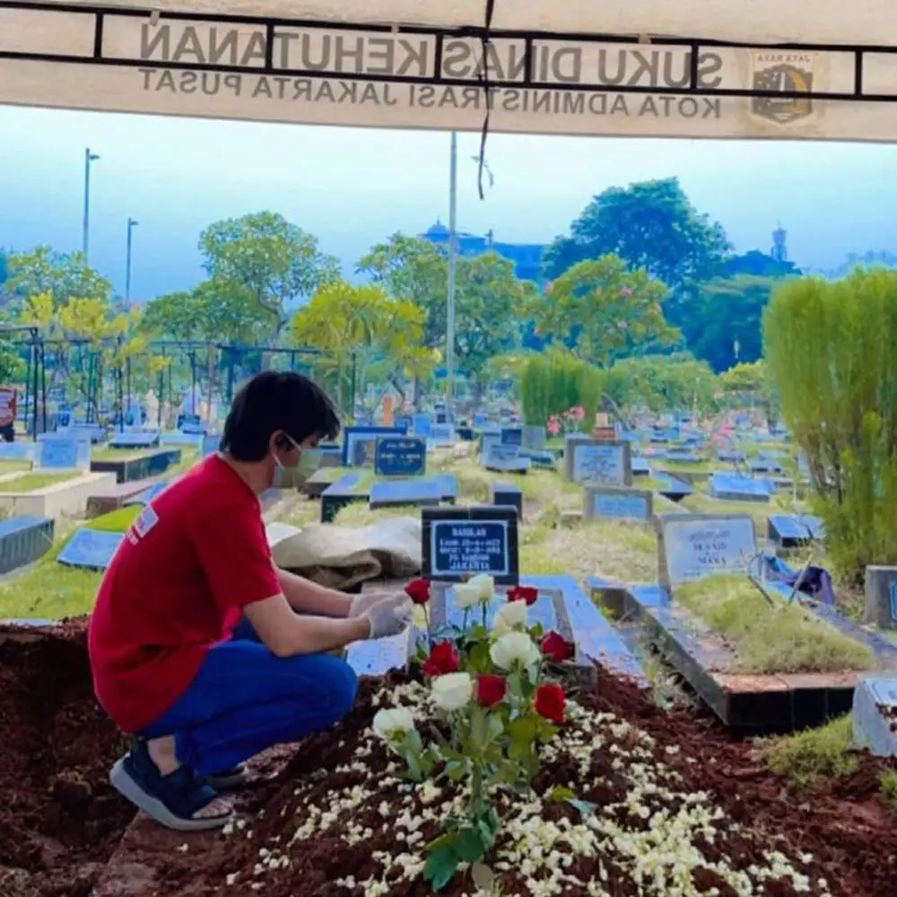 Kisah 7 seleb kehilangan orangtua akibat terpapar Covid-19 © 2021 instagram.com