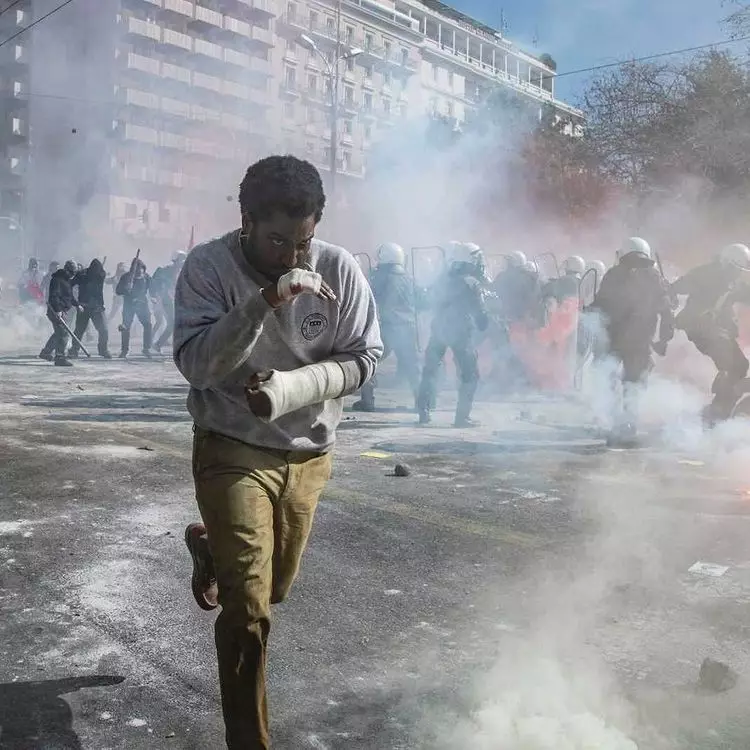 7 Fakta film Beckett, membongkar misteri kecelakaan sepasang kekasih berbagai sumber