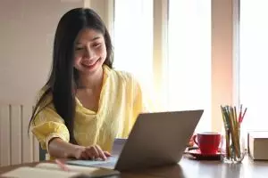 Cek kulitmu kering atau berminyak saat bekerja di rumah, ini solusinya