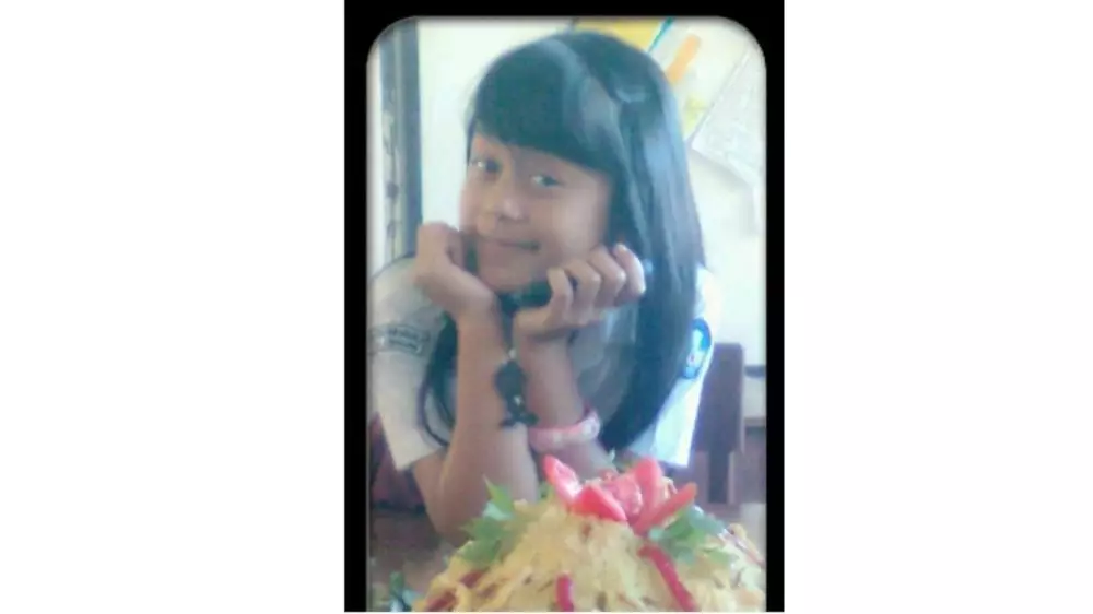 Potret masa kecil Lesty Kejora dari berbagai sumber Potret masa kecil Lesty Kejora dari berbagai sumber