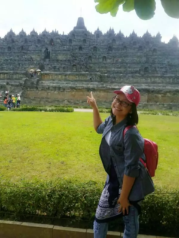 Potret masa kecil Lesty Kejora dari berbagai sumber Potret masa kecil Lesty Kejora dari berbagai sumber