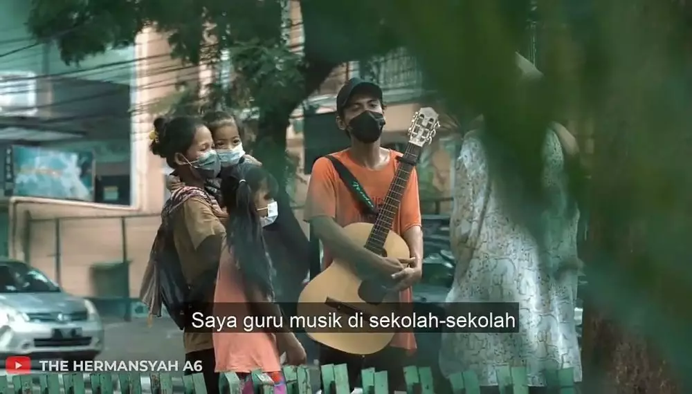 Ashanty turun ke jalanan berbagi rezeki © 2021 brilio.net YouTube Ashanty turun ke jalanan berbagi rezeki © 2021 brilio.net YouTube