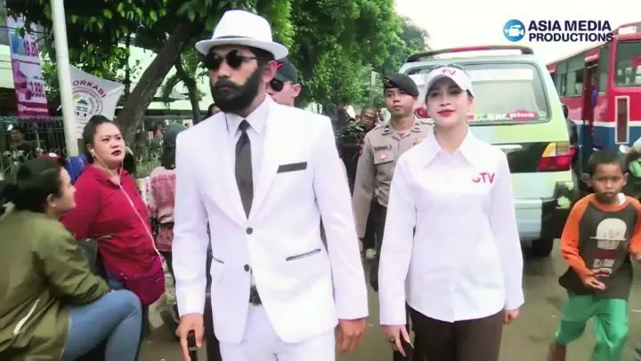 penampilan seleb perankan mr money © berbagai sumber penampilan seleb perankan mr money © berbagai sumber