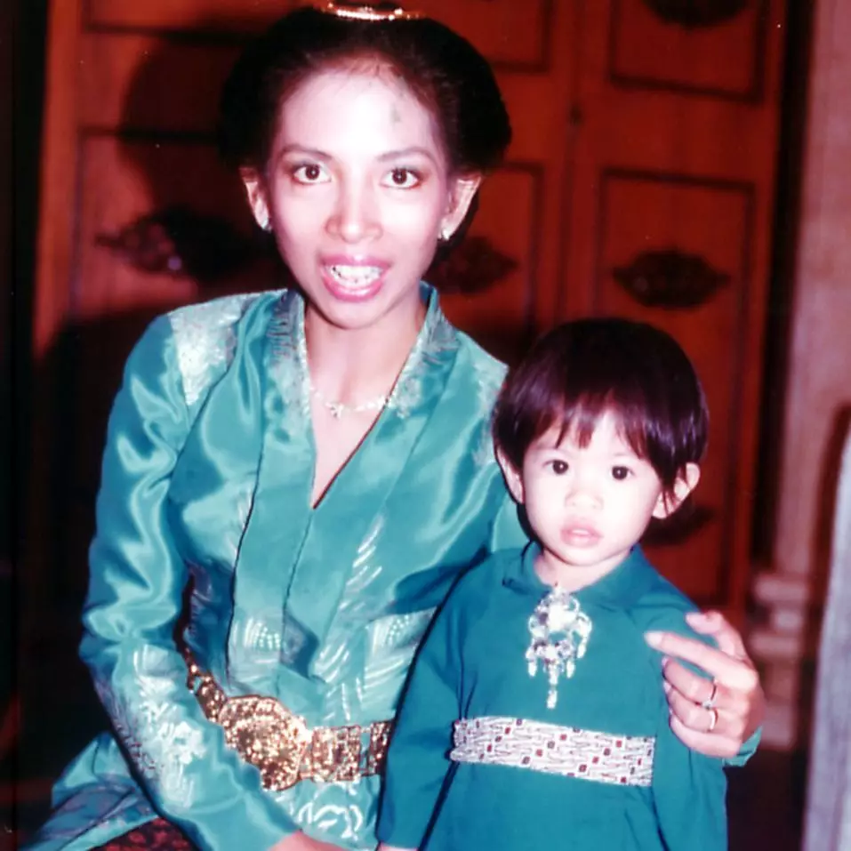 masa kecil Dian Sastrowardoyo © Instagram/@therealdisastr