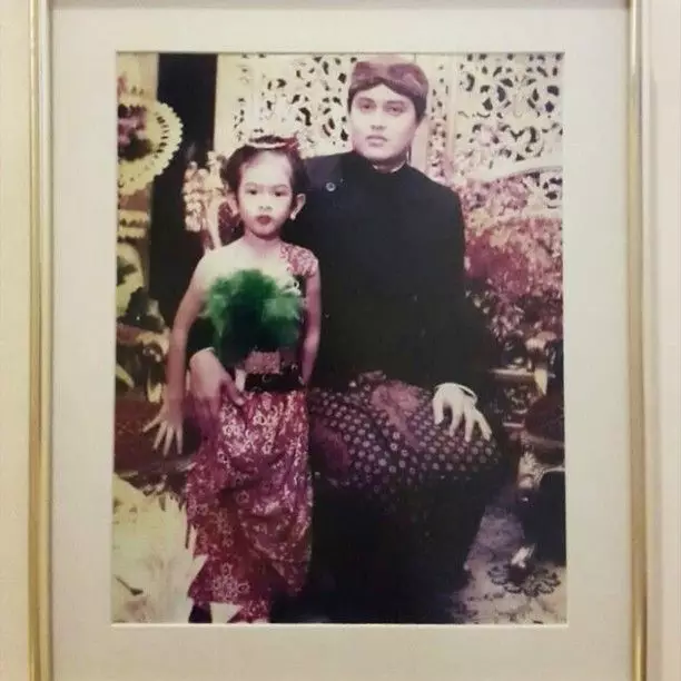 masa kecil Dian Sastrowardoyo © Instagram/@therealdisastr